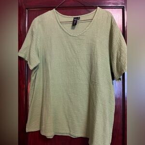Loose fitting top , basket weave green size L